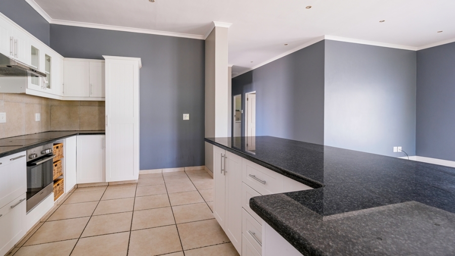 To Let 3 Bedroom Property for Rent in Kingswood Golf Estate Western Cape